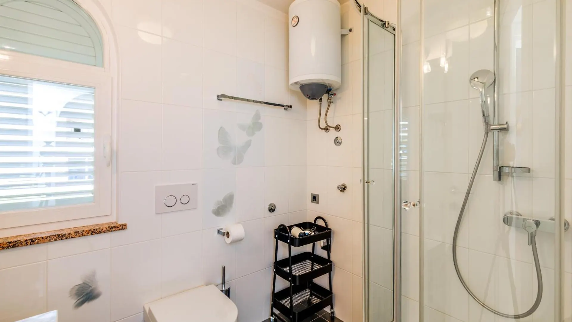 Apartment Daisy In A Quiet Location Baska  Croatia